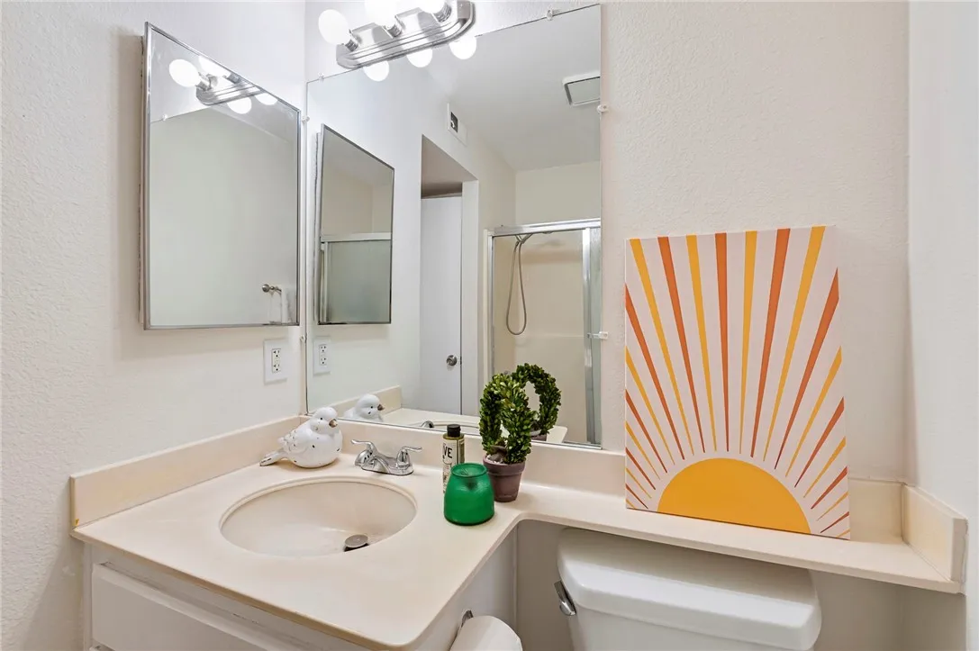 16331 Cornuta Avenue E, Bellflower, California 90706 home-pic-23
