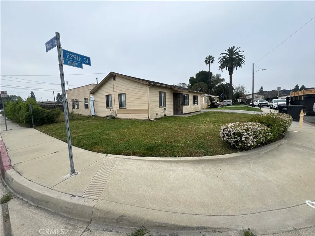 802 W 229th Street, Torrance, California 90502 home-pic-4