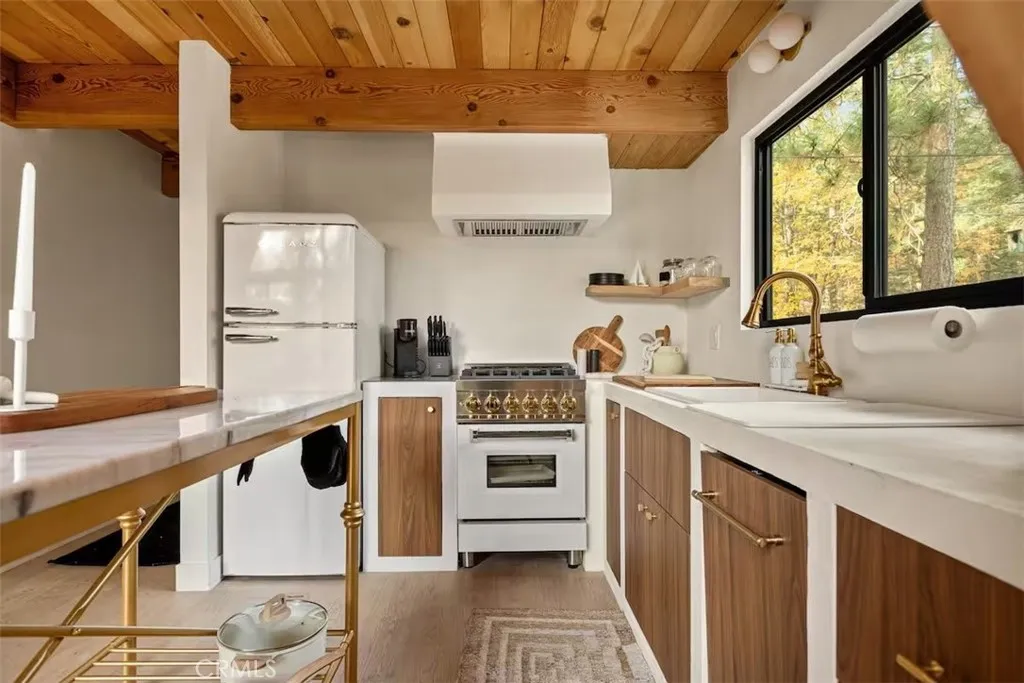 26664 Thunderbird Drive, Lake Arrowhead, California 92391 home-pic-19