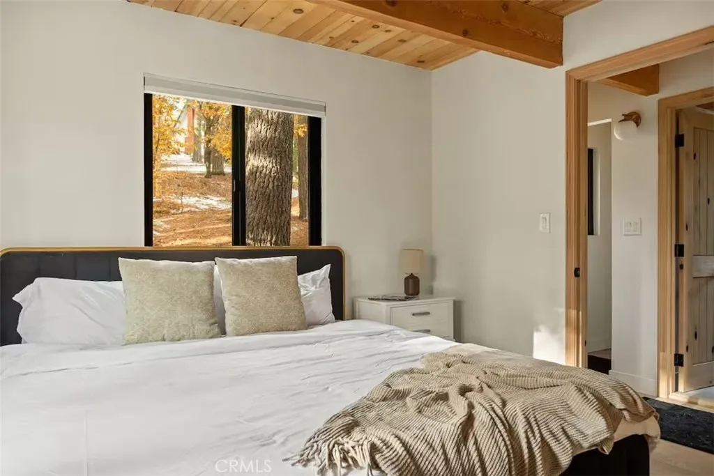 26664 Thunderbird Drive, Lake Arrowhead, California 92391 home-pic-23