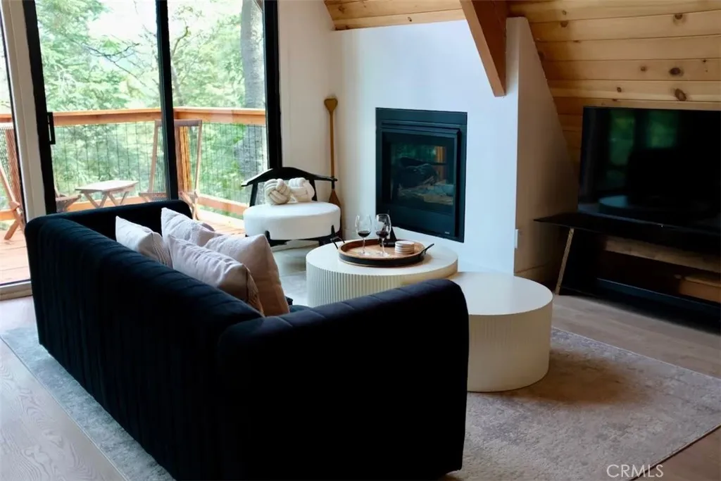 26664 Thunderbird Drive, Lake Arrowhead, California 92391 home-pic-14
