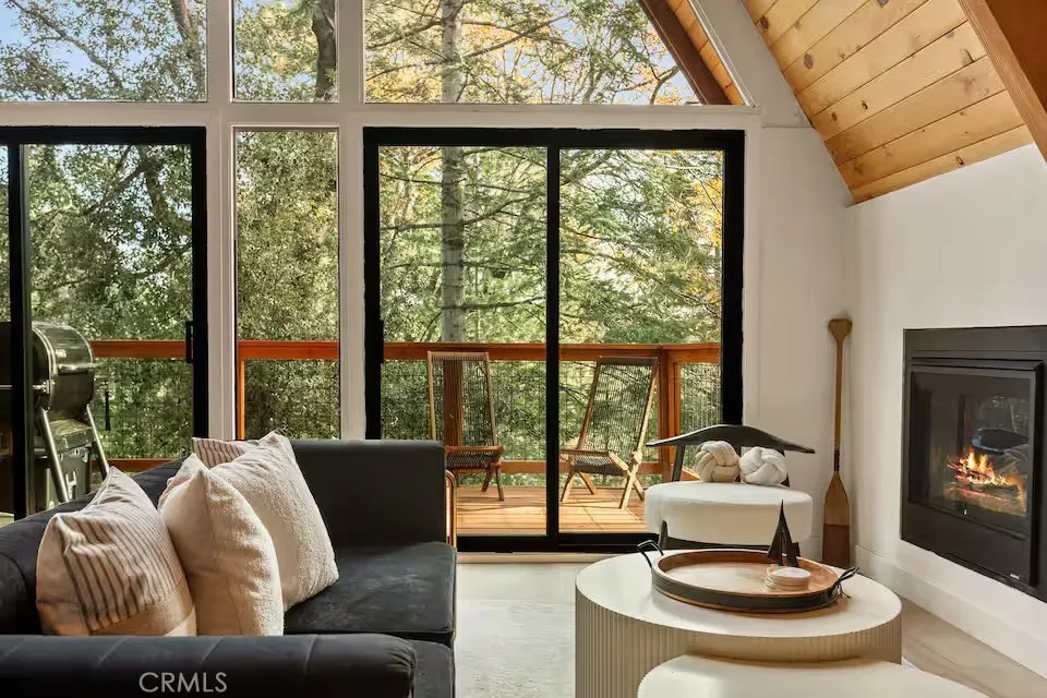 26664 Thunderbird Drive, Lake Arrowhead, California 92391 home-pic-1