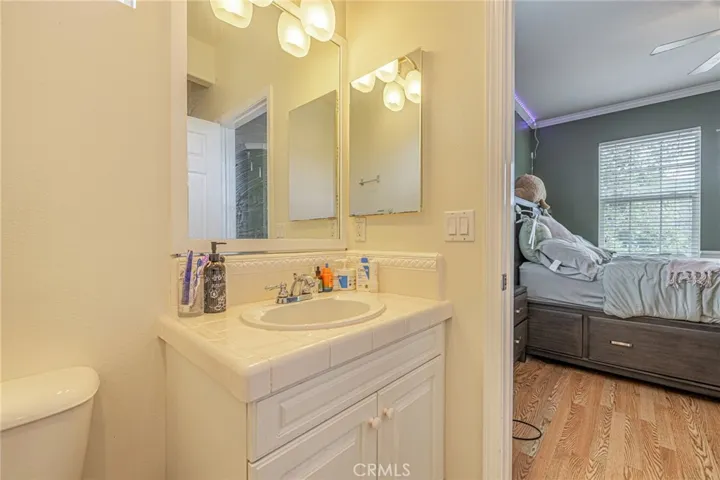 En-suite bath for Bedroom 3