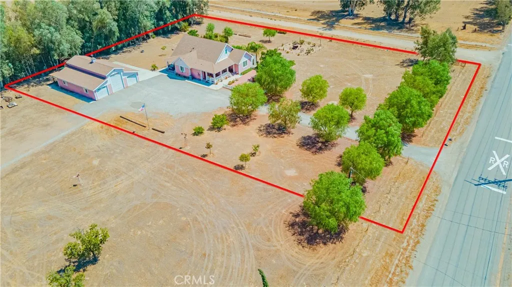 28200 Patterson Avenue, Winchester, California 92596 home-pic-2