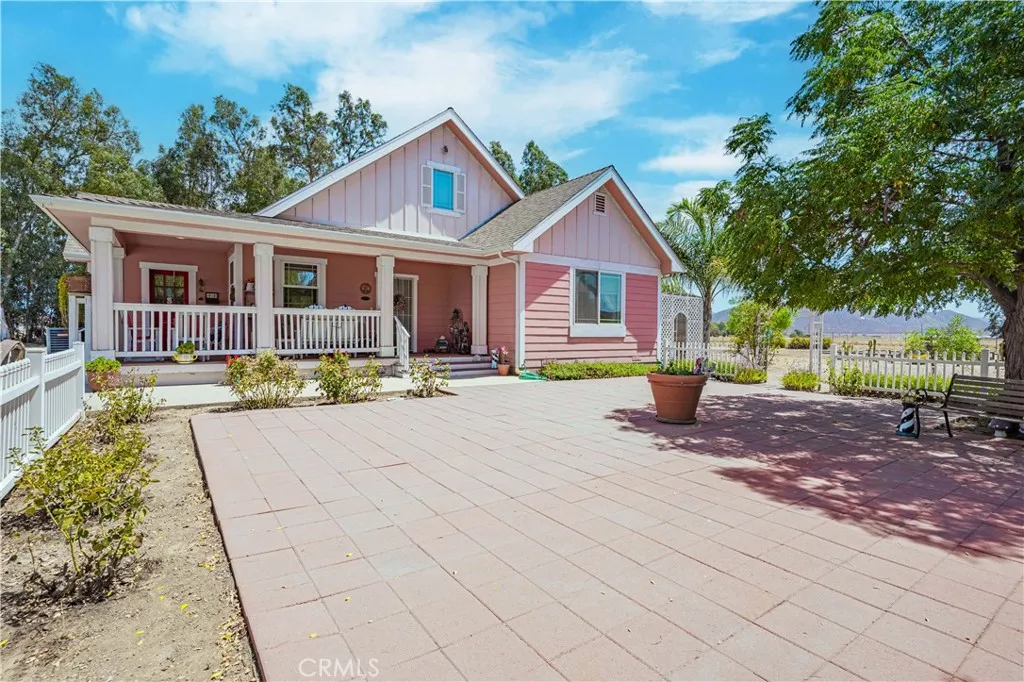 28200 Patterson Avenue, Winchester, California 92596 home-pic-1
