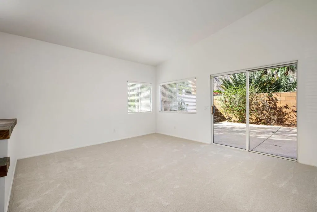 52725 Avenue Alvarado, La Quinta, California 92253 home-pic-4