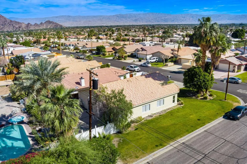 52725 Avenue Alvarado, La Quinta, California 92253 home-pic-45