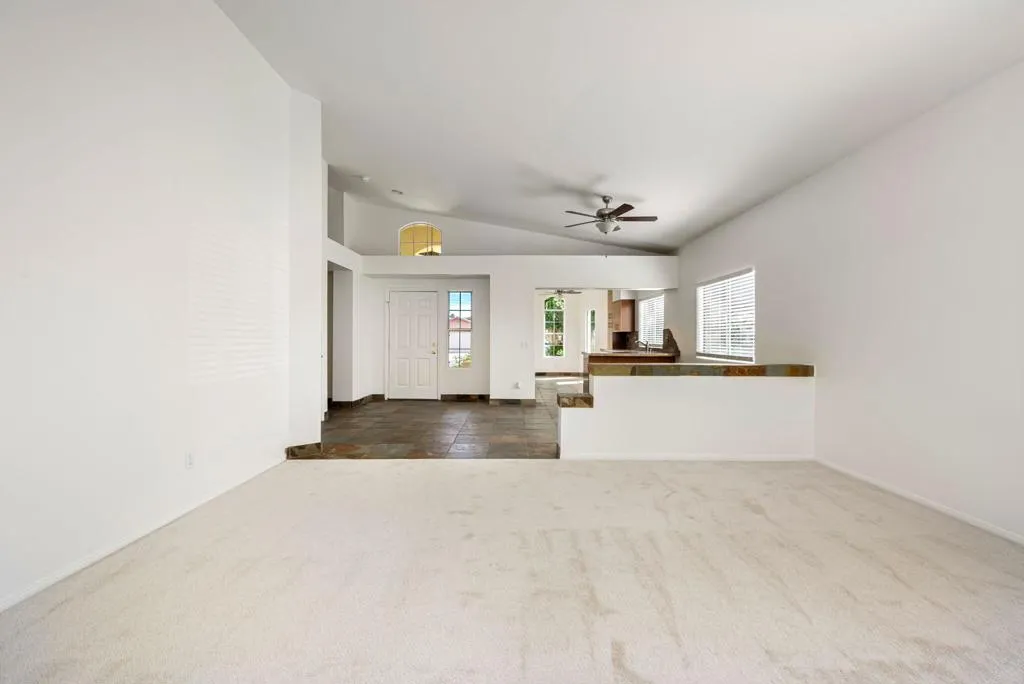 52725 Avenue Alvarado, La Quinta, California 92253 home-pic-10