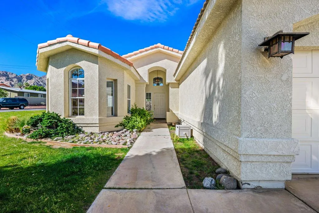 52725 Avenue Alvarado, La Quinta, California 92253 home-pic-2