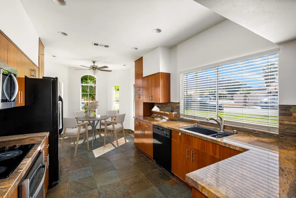 52725 Avenue Alvarado, La Quinta, California 92253 home-pic-21