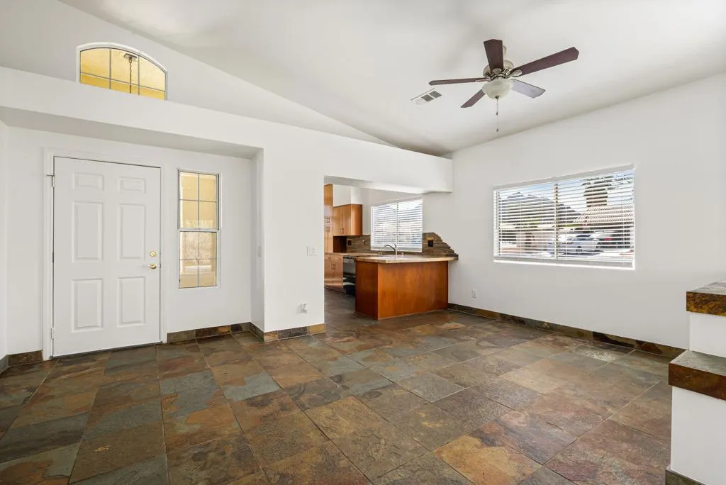 52725 Avenue Alvarado, La Quinta, California 92253 home-pic-14