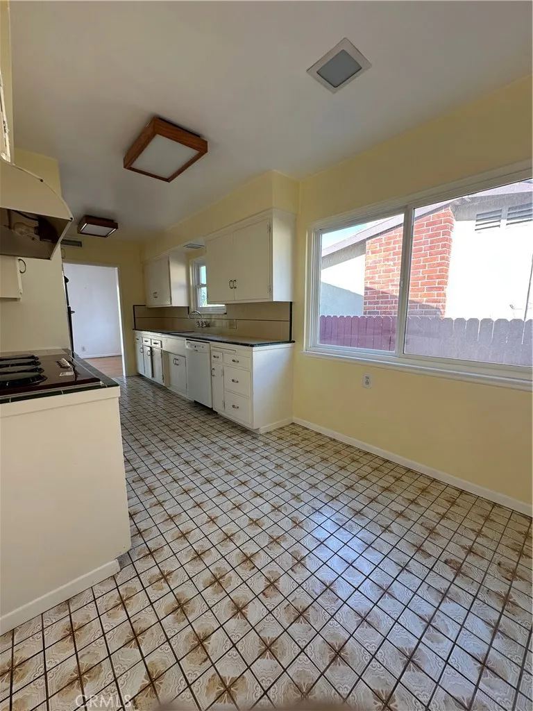 1924 W 1st, San Pedro, California 90732 home-pic-8
