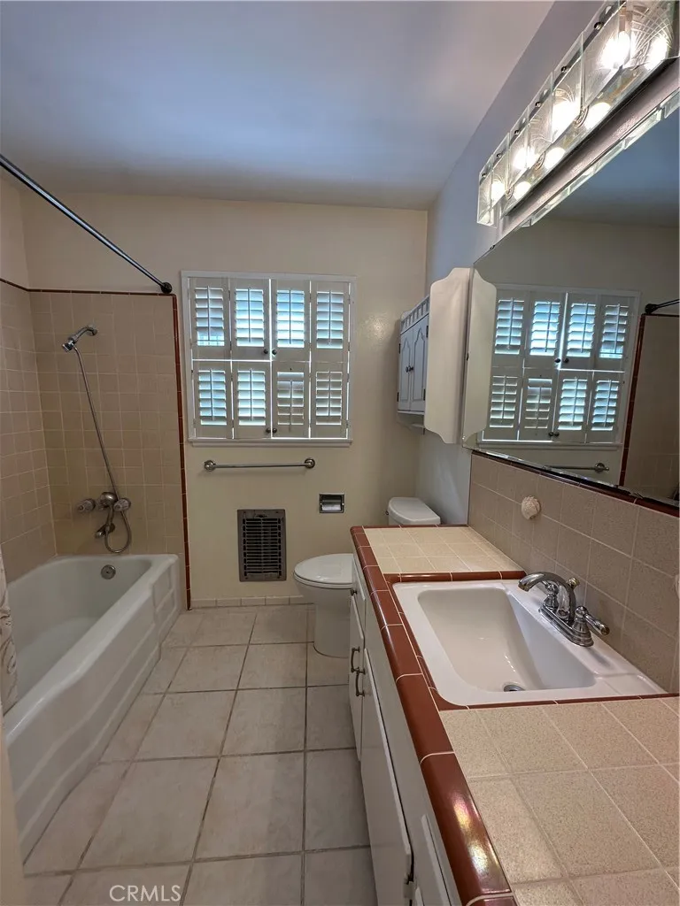 1924 W 1st, San Pedro, California 90732 home-pic-13