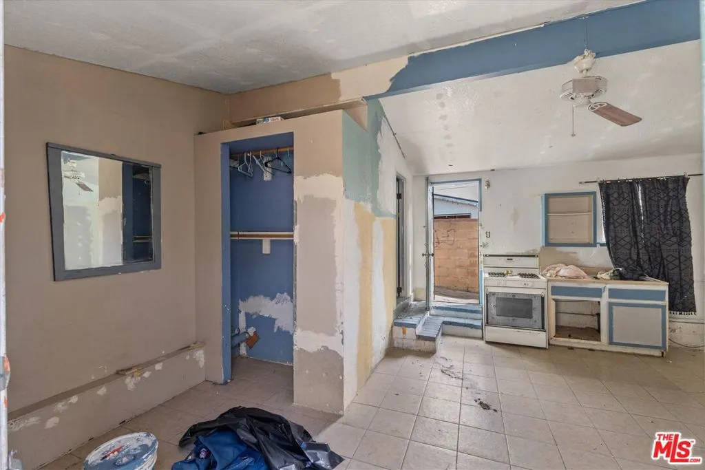 13770 Sproule Avenue, Sylmar, California 91342 home-pic-37