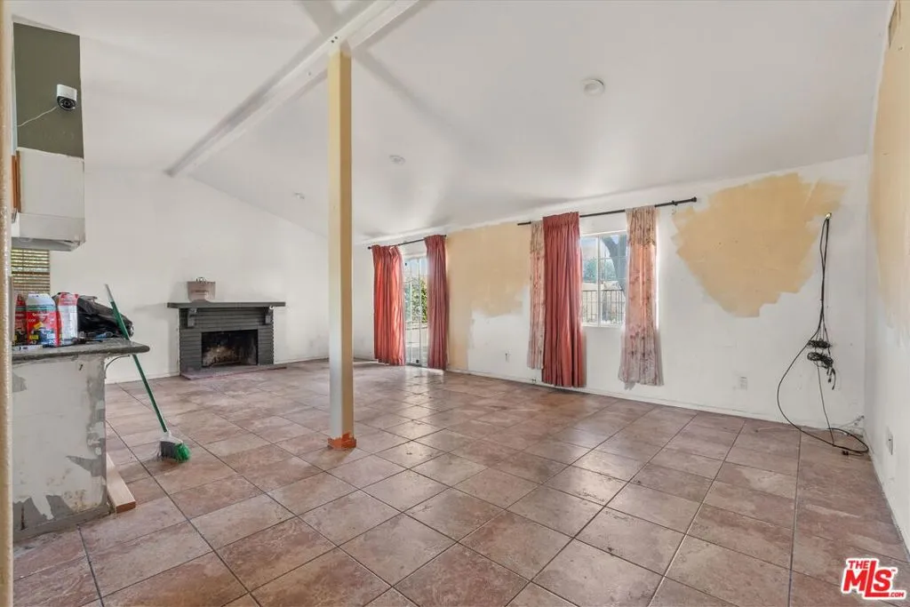 13770 Sproule Avenue, Sylmar, California 91342 home-pic-4