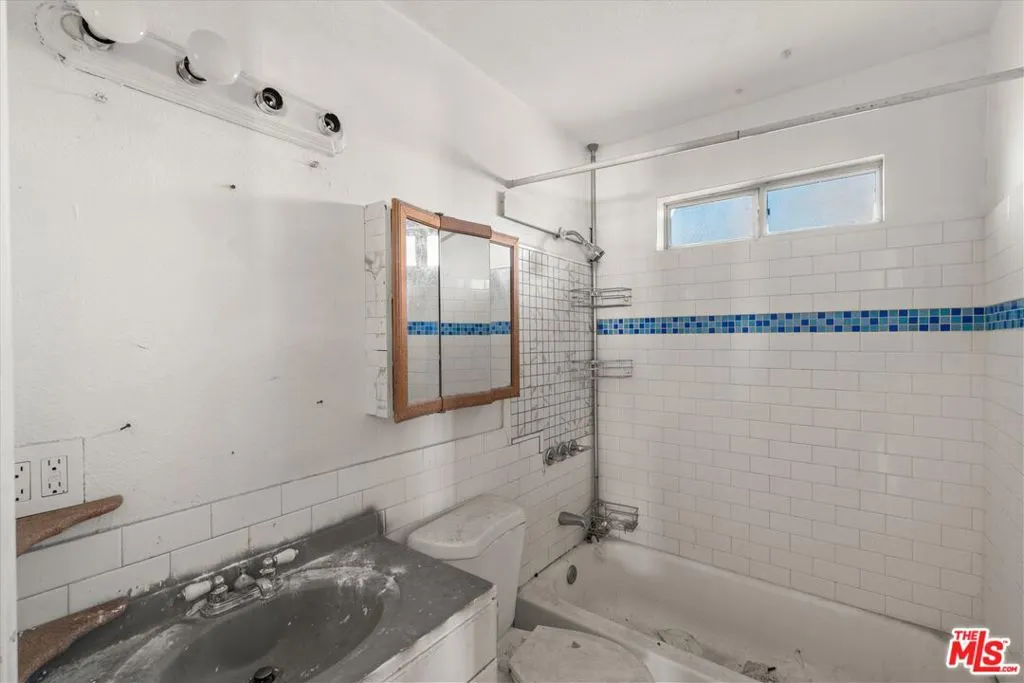 13770 Sproule Avenue, Sylmar, California 91342 home-pic-22