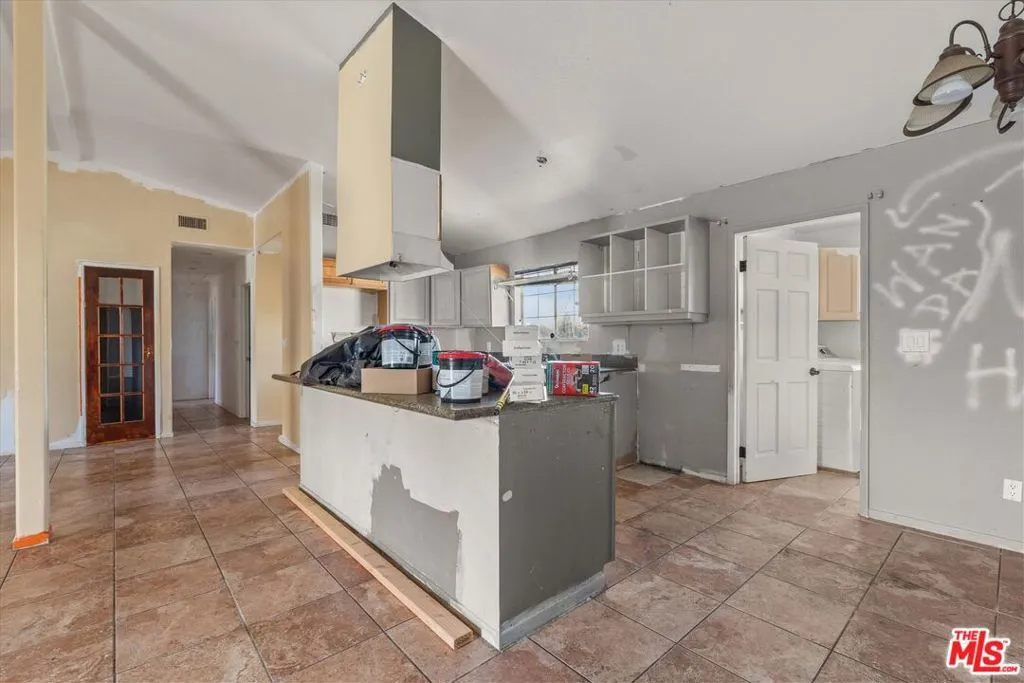 13770 Sproule Avenue, Sylmar, California 91342 home-pic-7