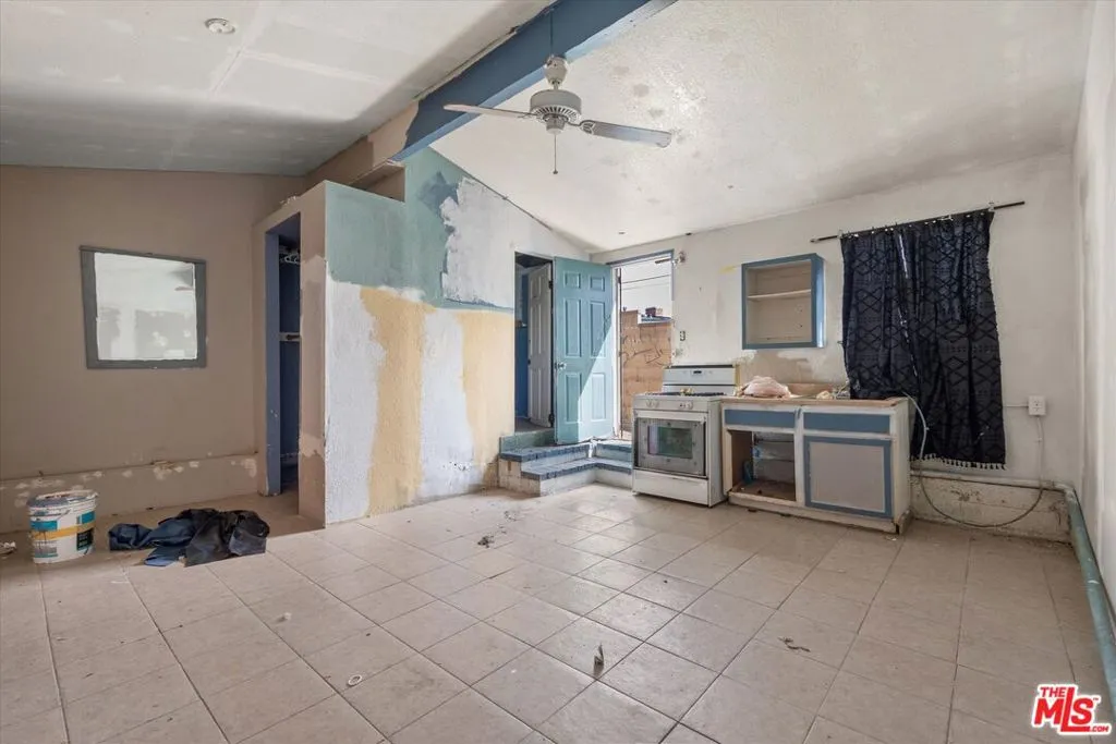 13770 Sproule Avenue, Sylmar, California 91342 home-pic-38