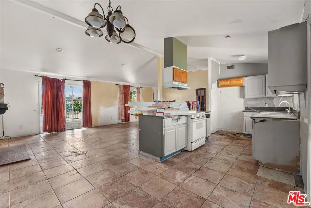 13770 Sproule Avenue, Sylmar, California 91342 home-pic-35