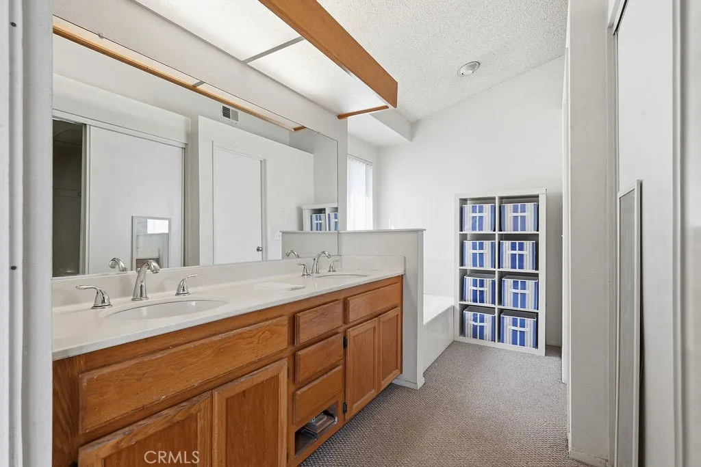 7960 Carlyle Drive, Jurupa Valley, California 92509 home-pic-33