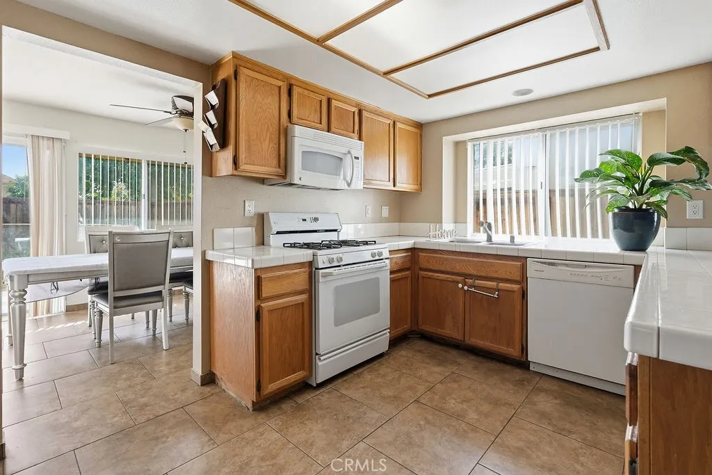 7960 Carlyle Drive, Jurupa Valley, California 92509 home-pic-14