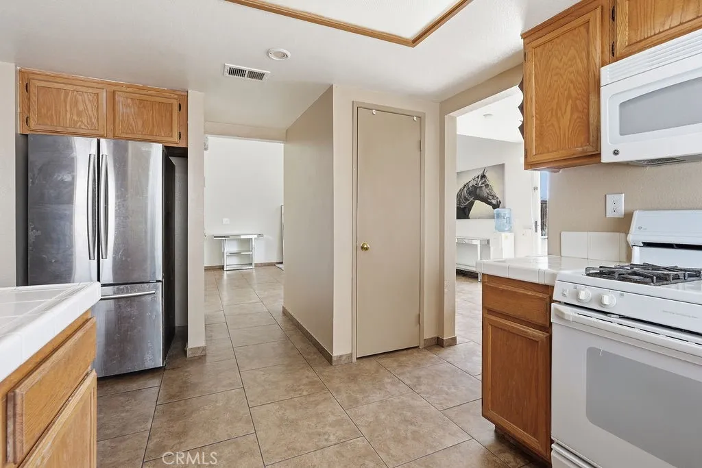 7960 Carlyle Drive, Jurupa Valley, California 92509 home-pic-16