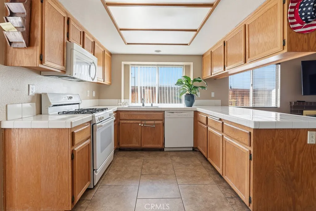 7960 Carlyle Drive, Jurupa Valley, California 92509 home-pic-12