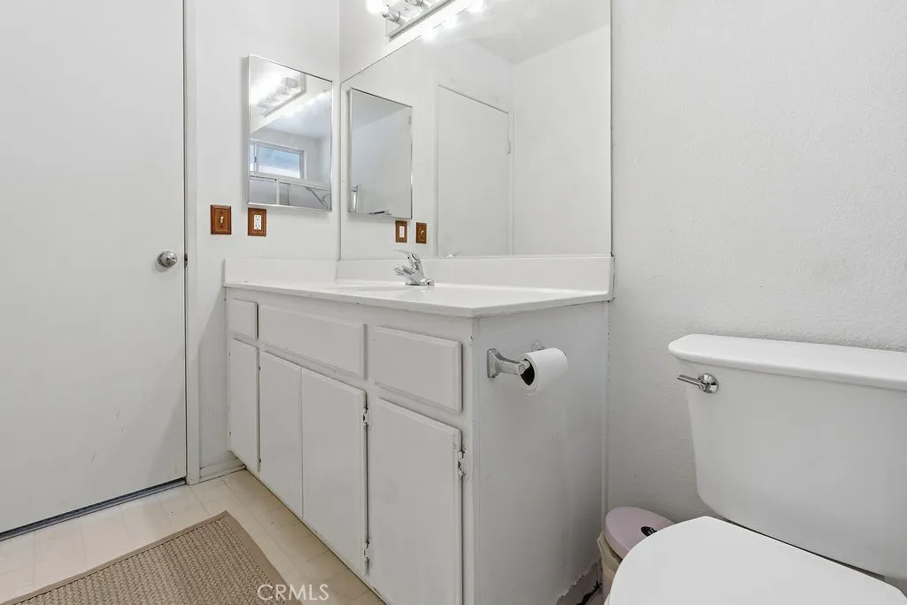 7960 Carlyle Drive, Jurupa Valley, California 92509 home-pic-38