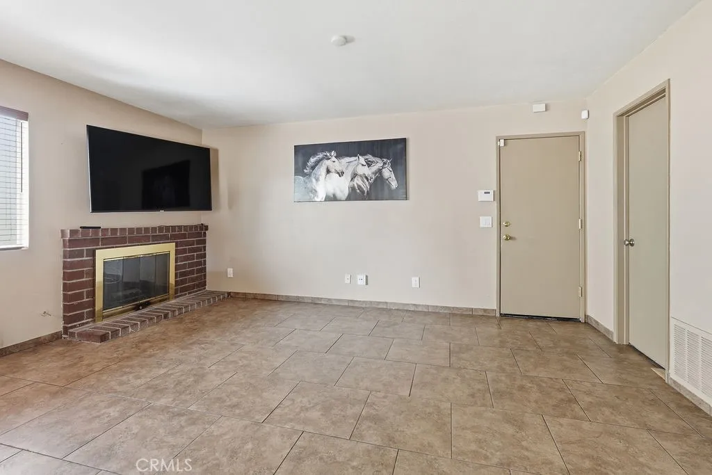 7960 Carlyle Drive, Jurupa Valley, California 92509 home-pic-18