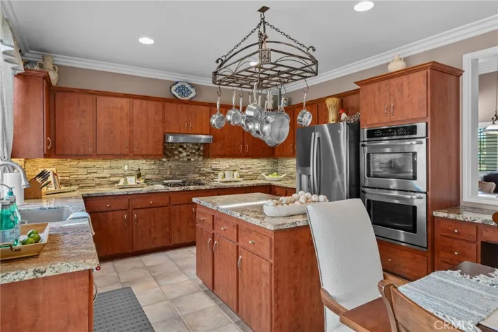 Well equipped kitchen