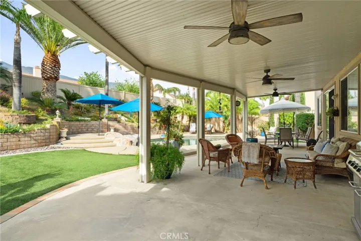 covered patio with 3 ceiling fans, great entertaining space