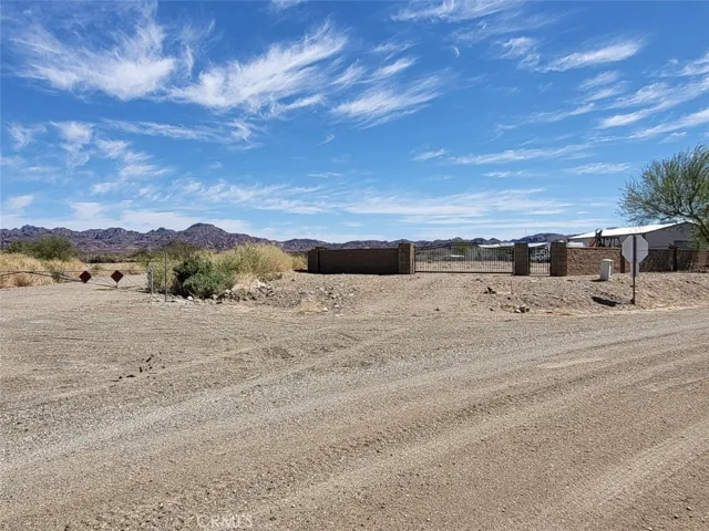 Entrance to the property, boat ramp is on the left