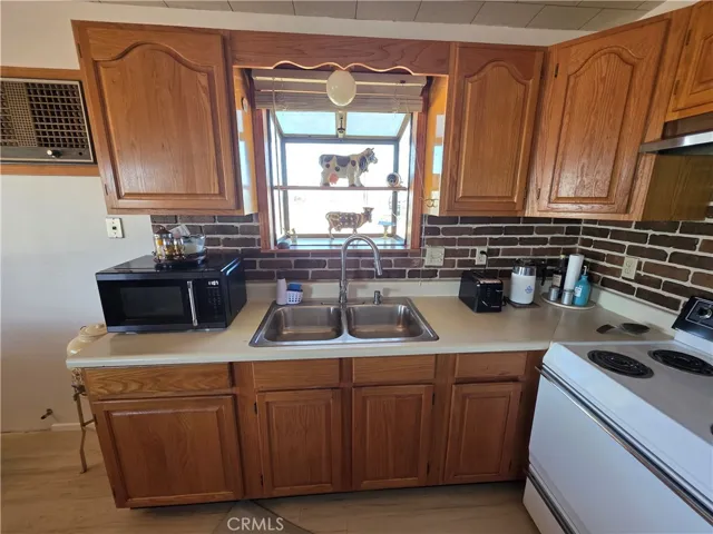 5566 Oleta, Landers, California 92285