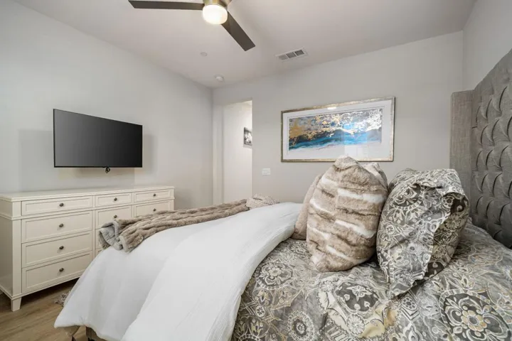 80362 Segovia 20 Guest Bedroom