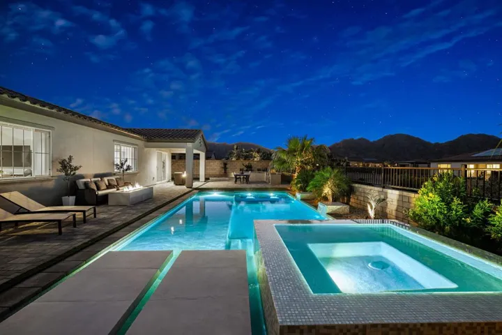 80362 Segovia 25 Pool and Mountain Views