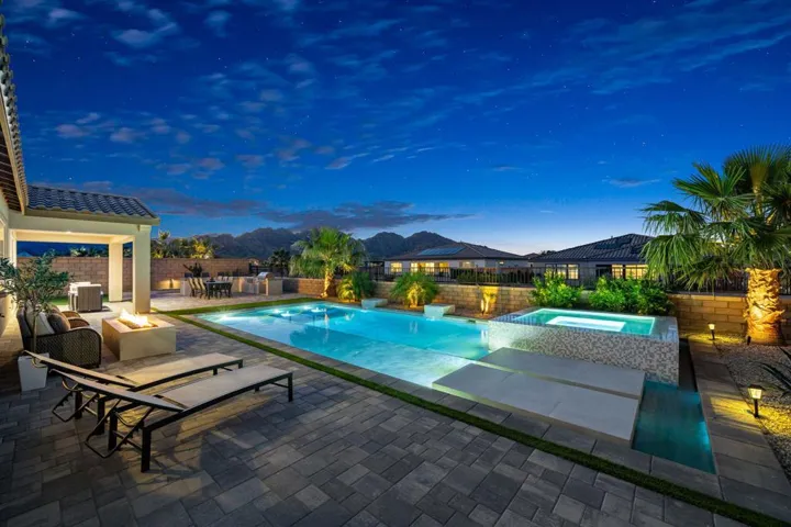 80362 Segovia 23 Pool and Mountain Views
