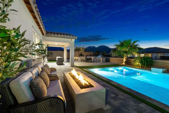 80362 Segovia 27 Pool and Fire Pit