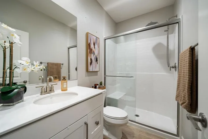 80362 Segovia 21 Guest Bath 2