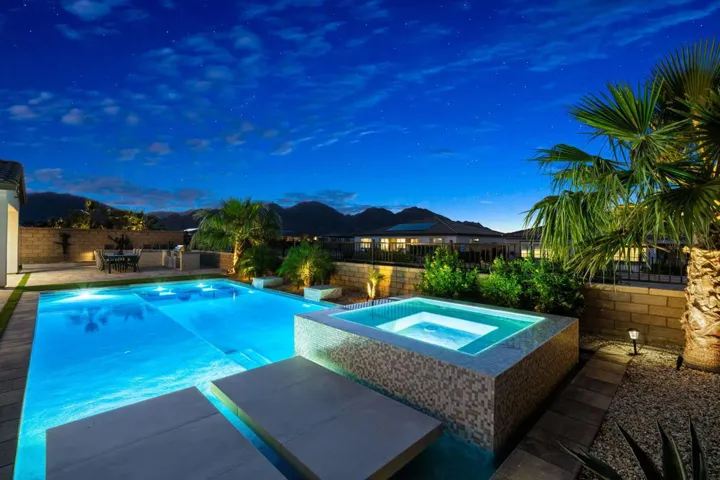 80362 Segovia 24 Pool and Mountain Views