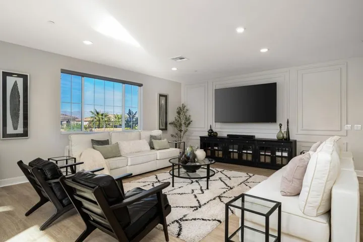 80362 Segovia 10 Great Room