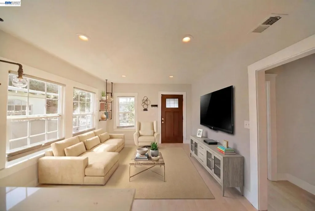 Digital staging photo