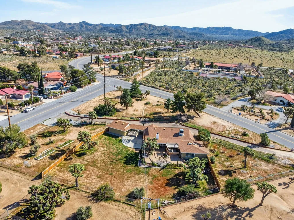 58476 Joshua Lane, Yucca Valley, California 92284 home-pic-36