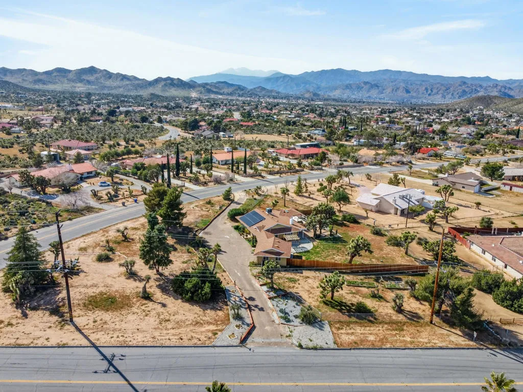 58476 Joshua Lane, Yucca Valley, California 92284 home-pic-37