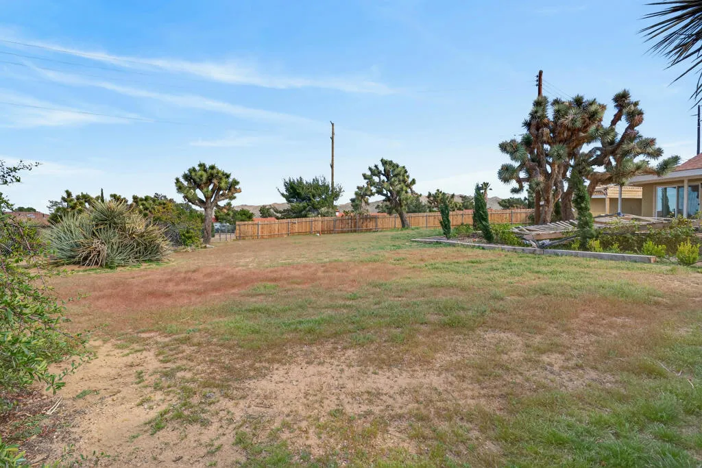 58476 Joshua Lane, Yucca Valley, California 92284 home-pic-32