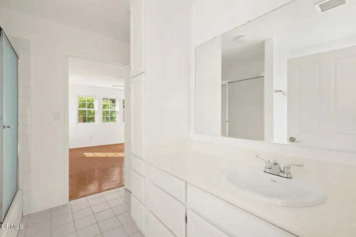 second Story Jack n Jill Bath