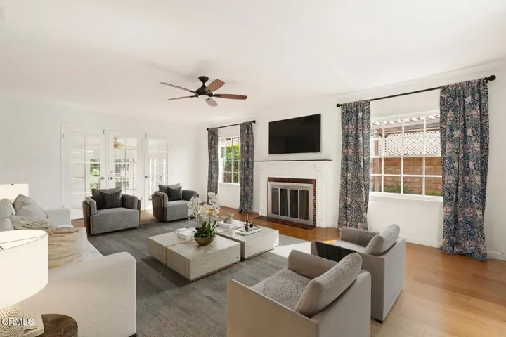 Living Room-Virtual Stage