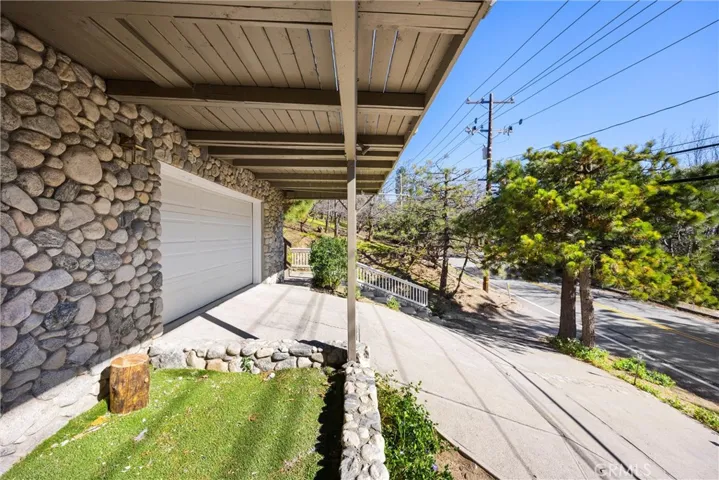 1113 N Grass Valley, Lake Arrowhead, California 92352