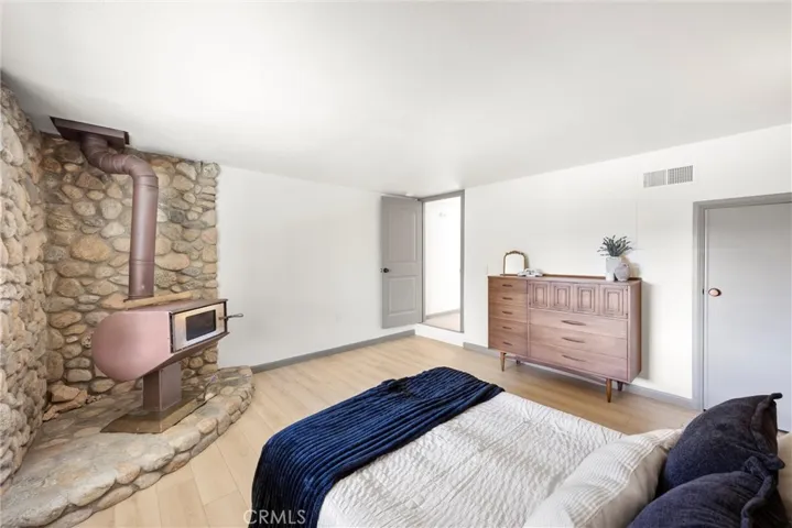 1113 N Grass Valley, Lake Arrowhead, California 92352