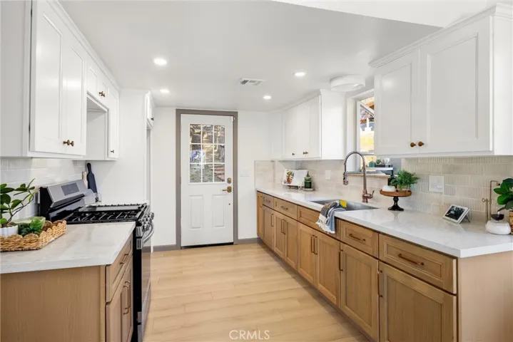 1113 N Grass Valley, Lake Arrowhead, California 92352