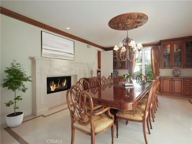 Dining - virtually staged